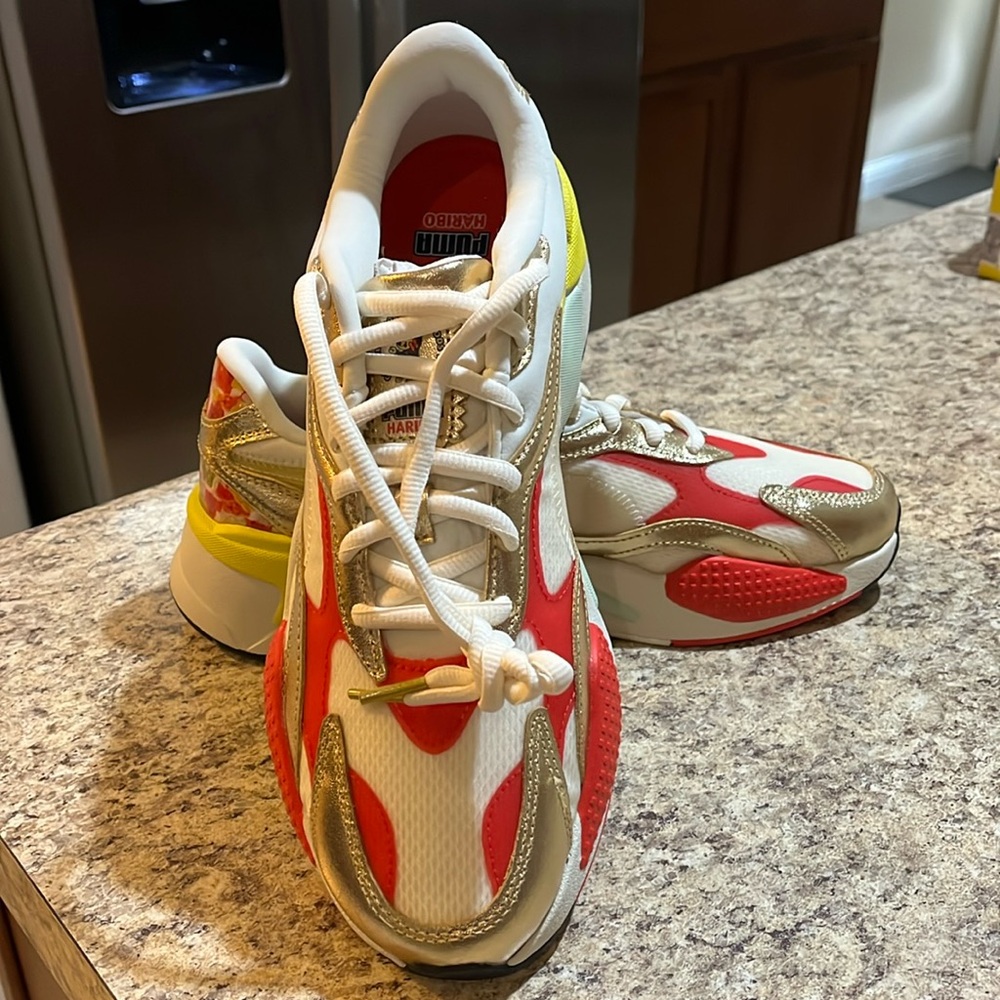 Men’s size 10, pumas tennis shoes